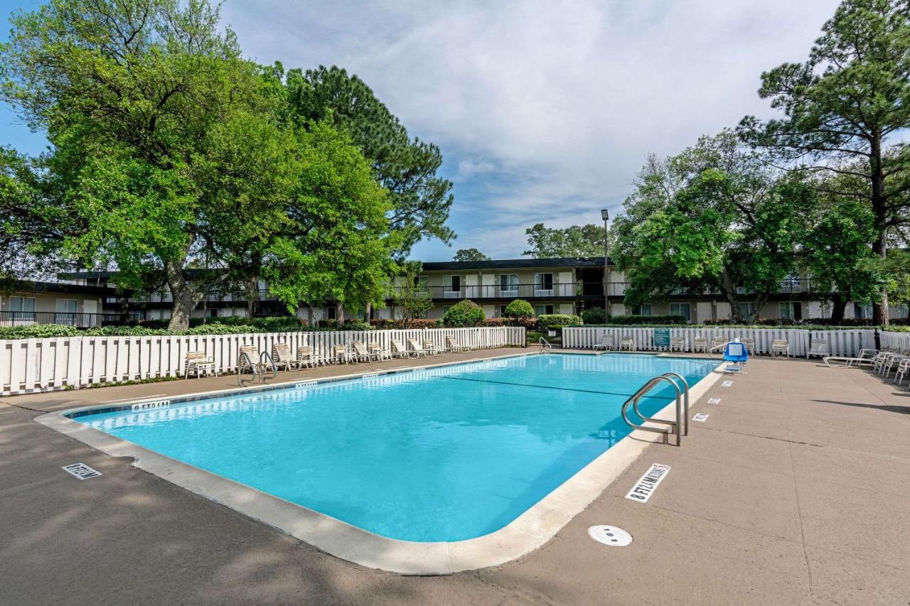 Rodeway Inn Huntsville Exterior photo
